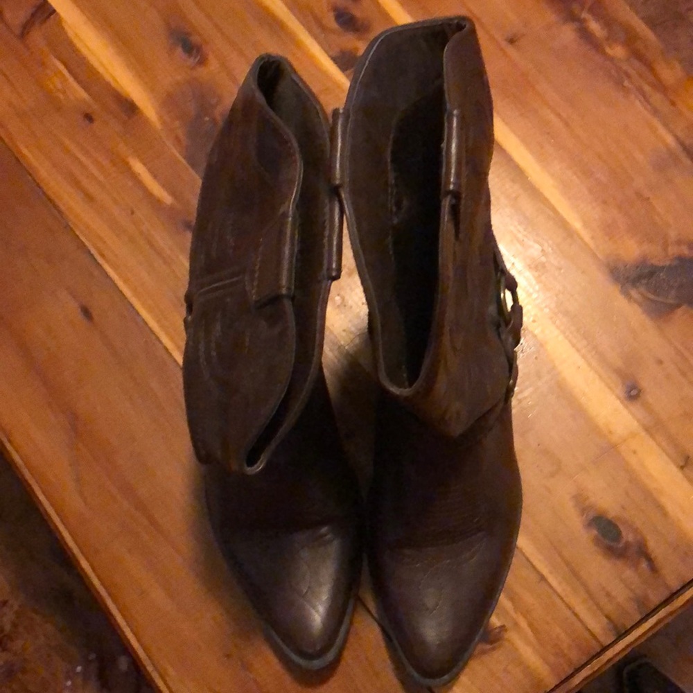 Boots - Picture 2 of 4